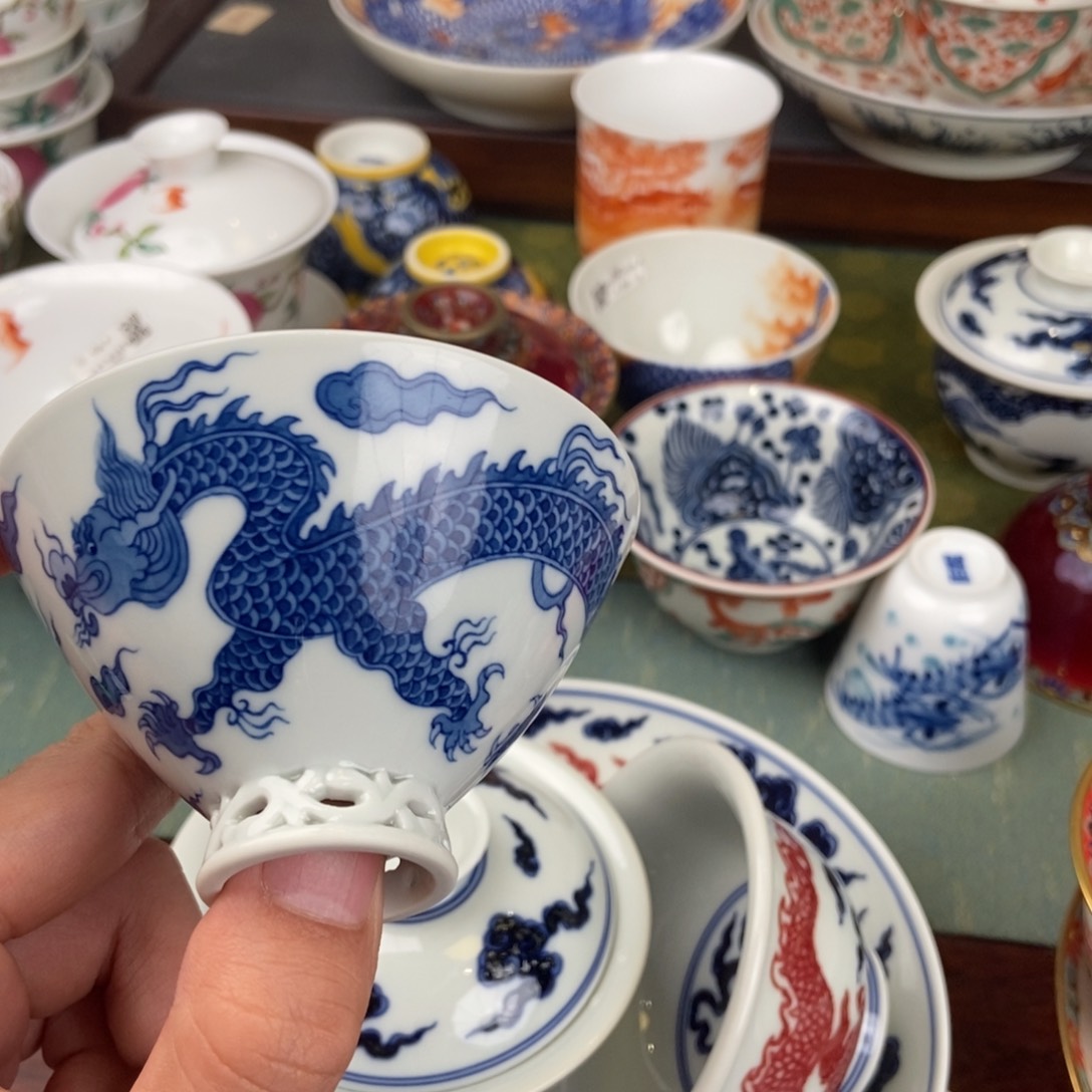 Z***陶瓷的设计师是一个