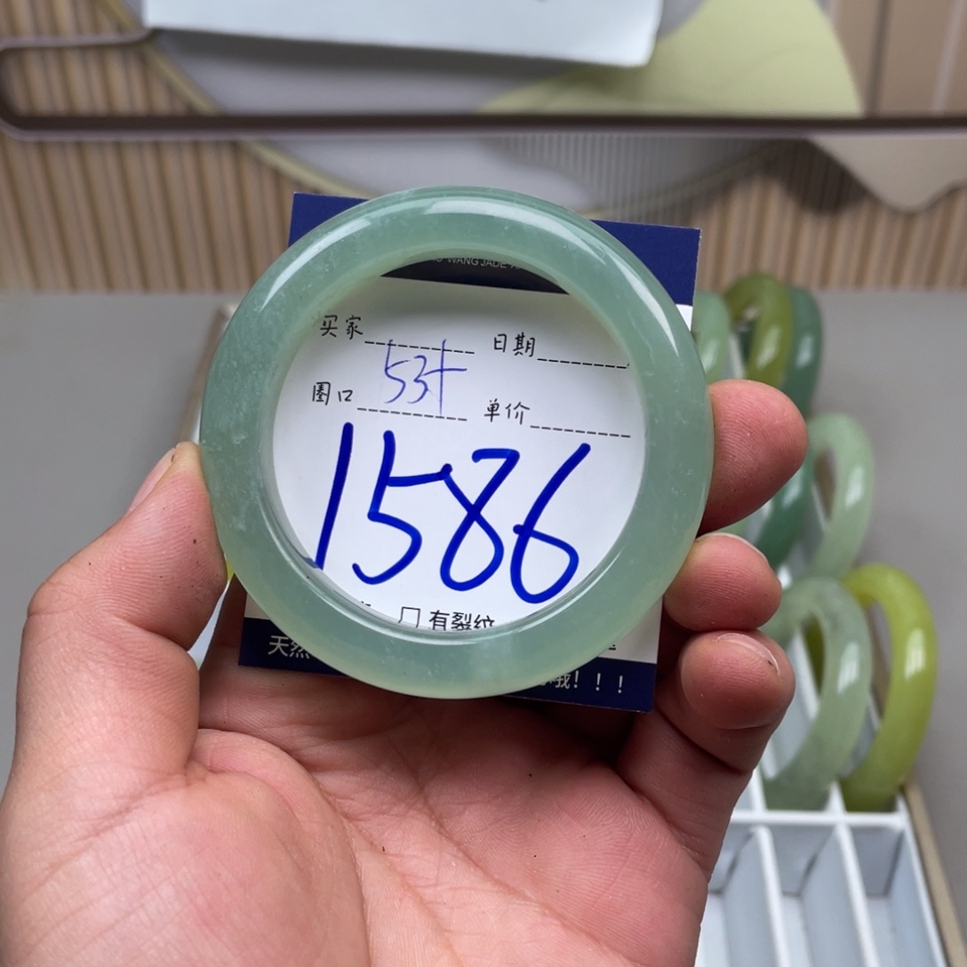 岫玉手镯手镯未镶嵌