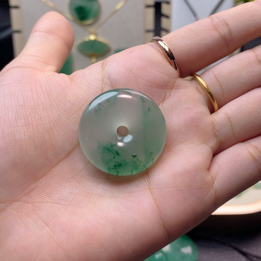 石英质玉颈饰未镶嵌