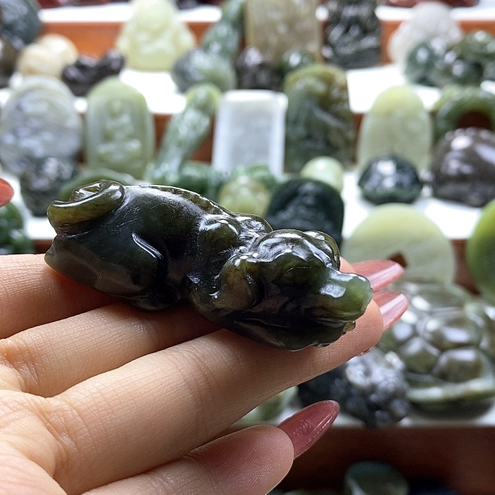 和田玉颈饰未镶嵌