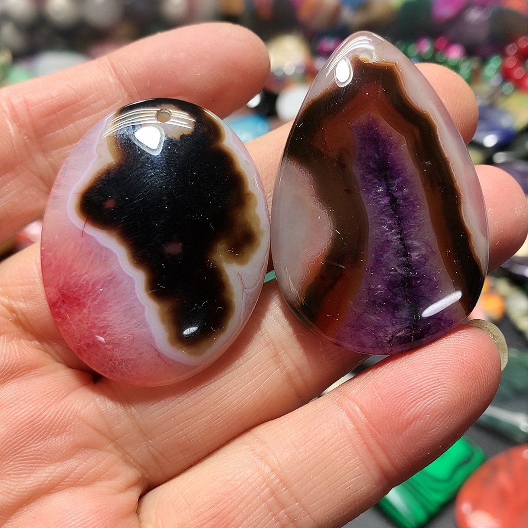 未镶嵌手串玛瑙/玉髓两个吊坠