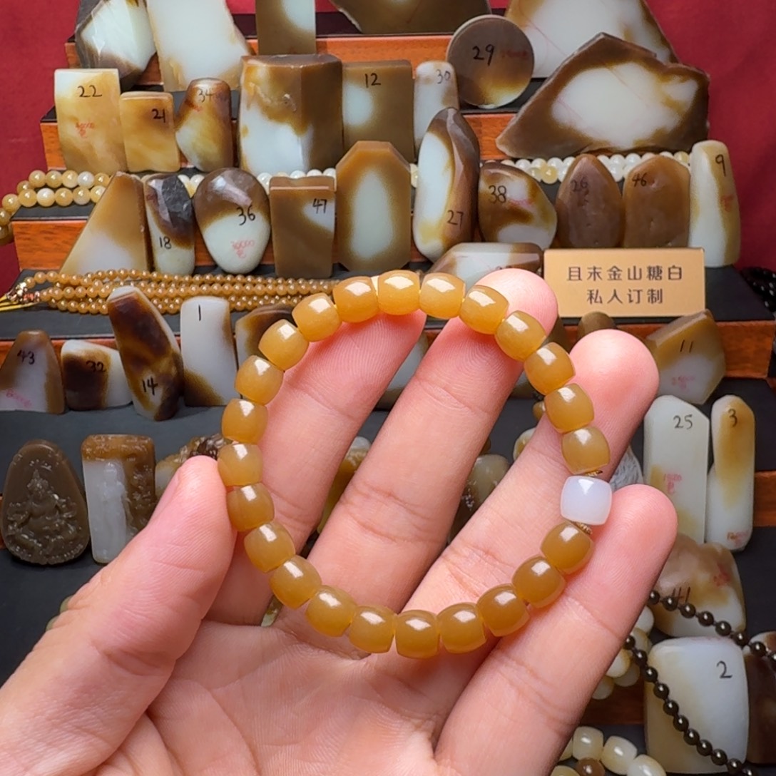 T***K和田玉（糖玉）未镶嵌颈饰