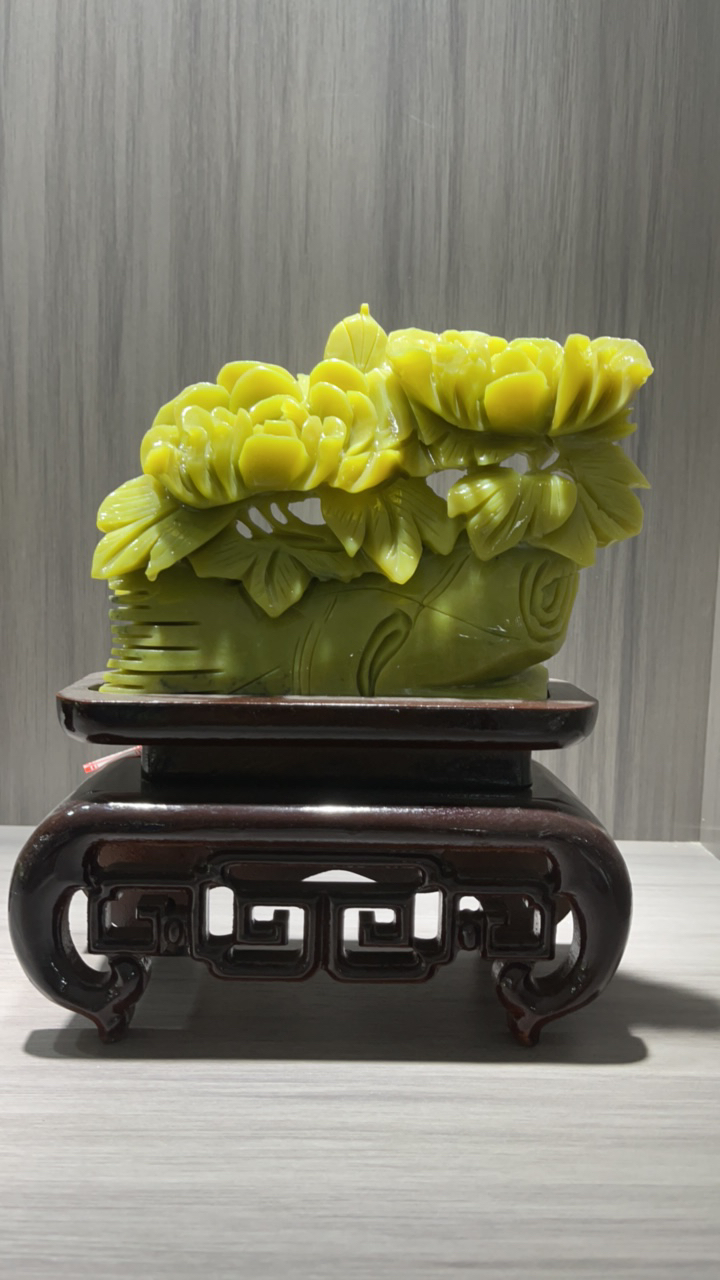 岫玉黄金玉牡丹花摆件