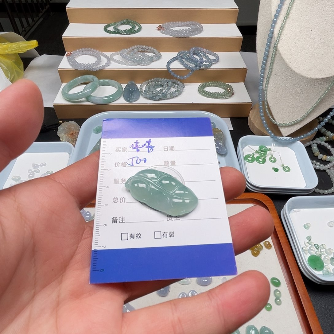 未镶嵌翡翠耳饰1