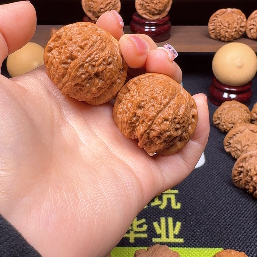 文玩核桃吊坠37.5血麒麟