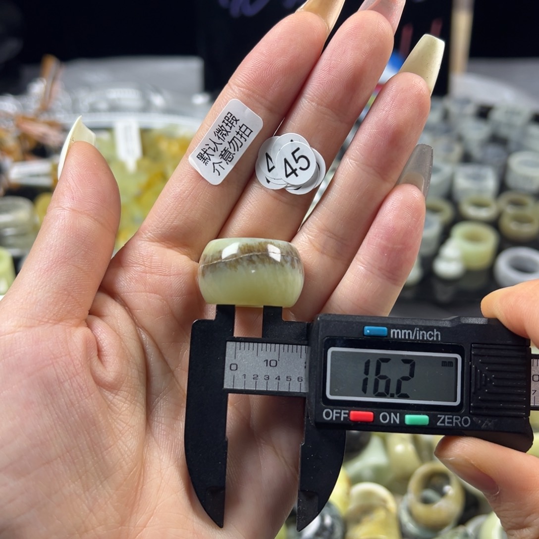 蛇纹石玉未镶嵌戒指