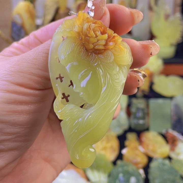 蛇纹石玉颈饰未镶嵌