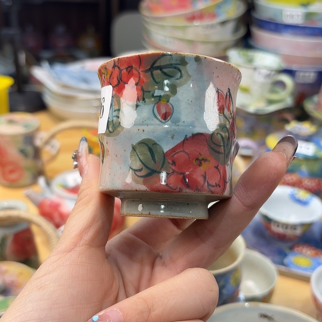 瓷片在这个社会是不允许有人