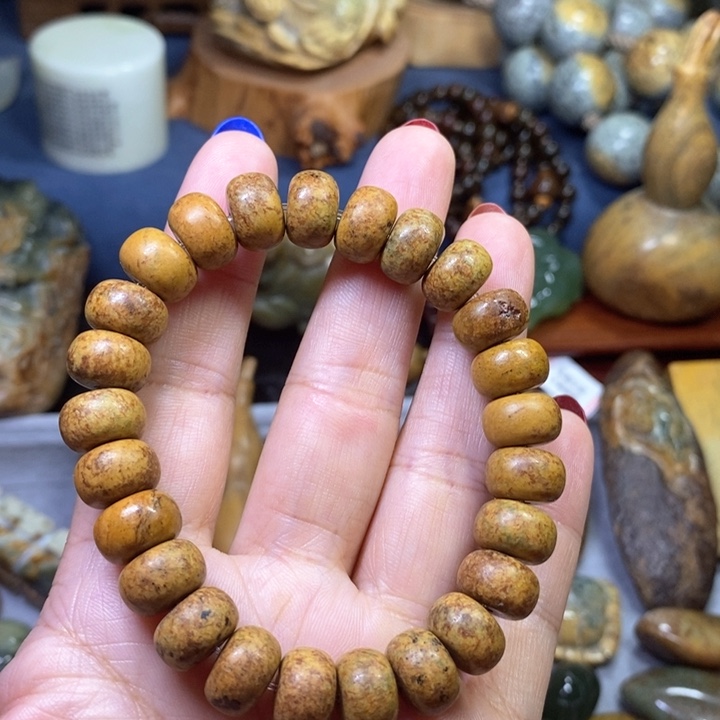 岫岩河磨玉（透闪石质玉）串未镶嵌