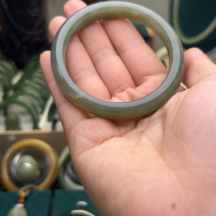 和田玉手镯未镶嵌57.9圈围80702