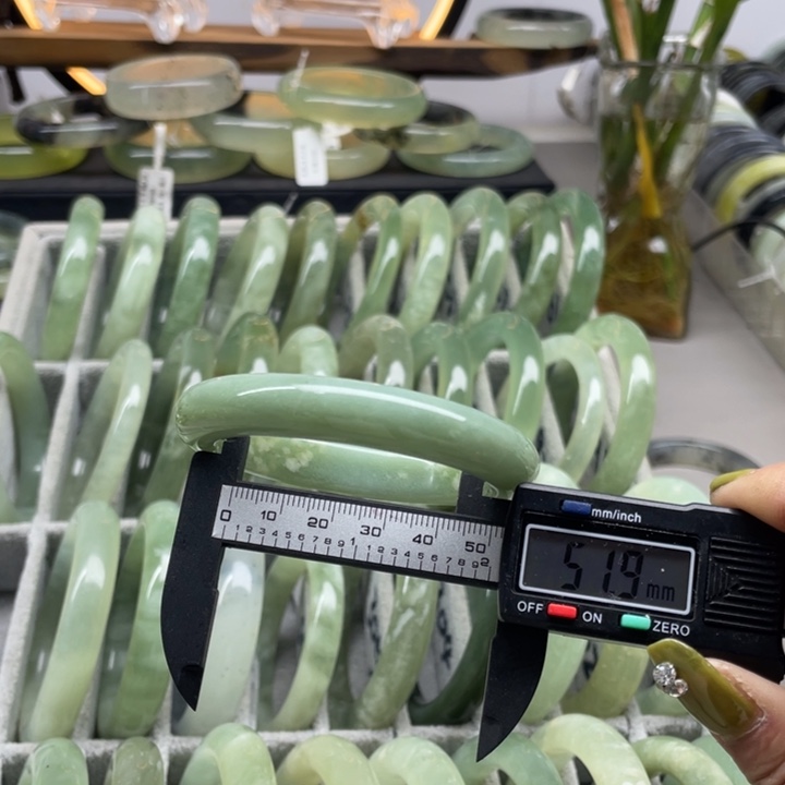 蛇纹石玉手镯未镶嵌310