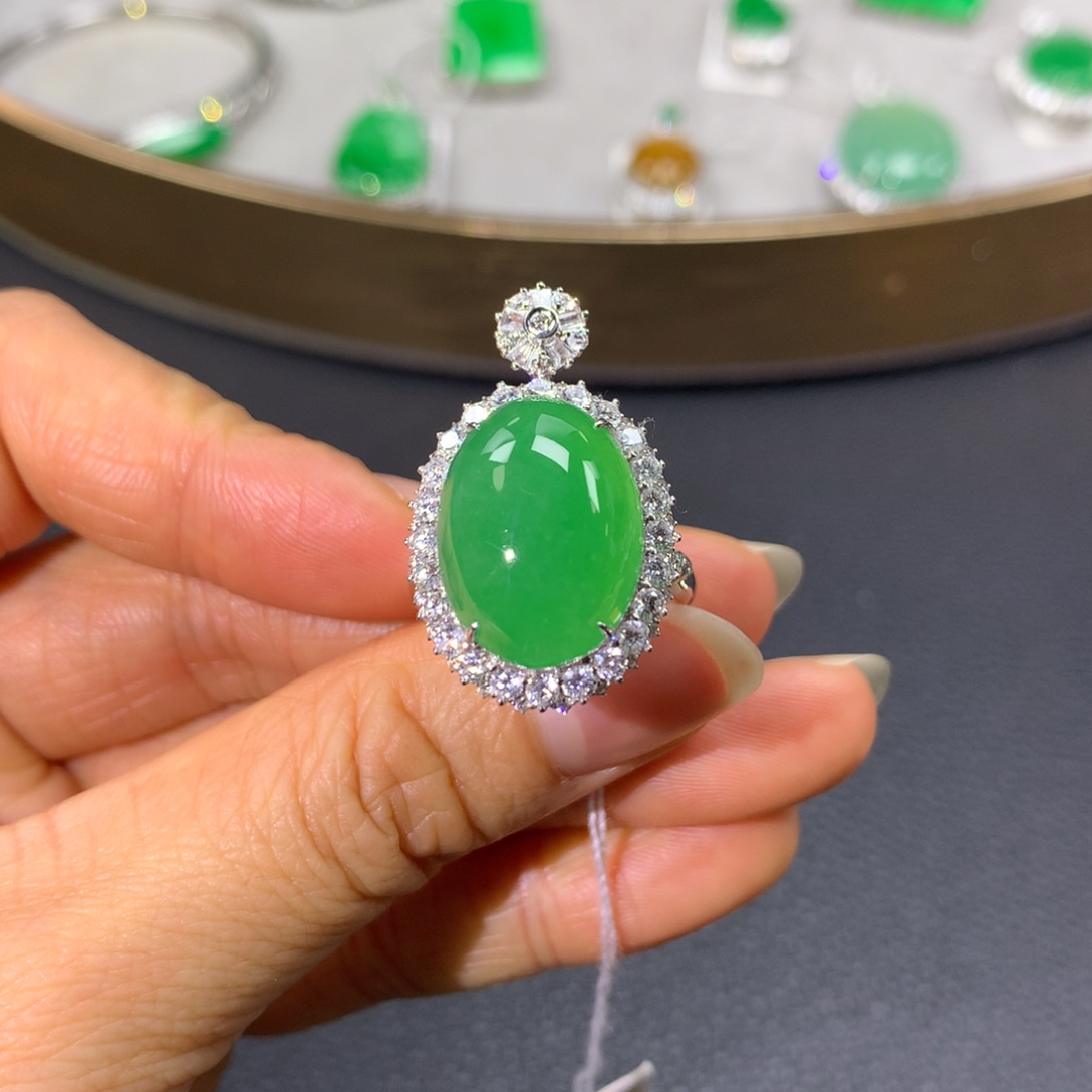 翡翠戒指18K金镶嵌翡翠