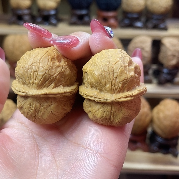 ****尔文玩核桃吊坠鲲鹏元宝0099