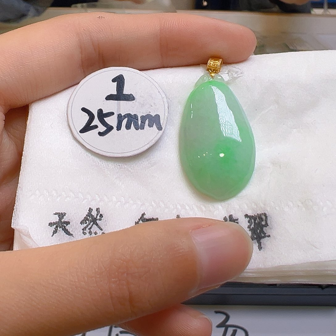 翡翠颈饰18K金镶嵌翡翠