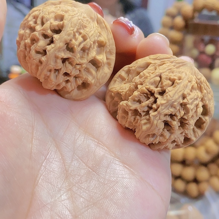 【闪购商品】文玩核桃把件41龙洞玉