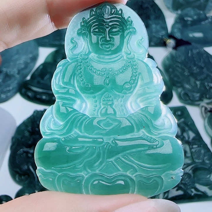 翡翠未镶嵌颈饰多样性发货天然的A货翡翠