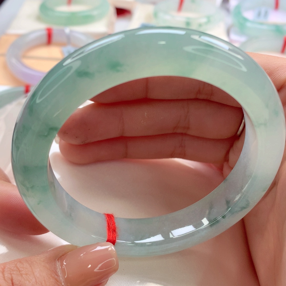 翡翠手镯未镶嵌师妹