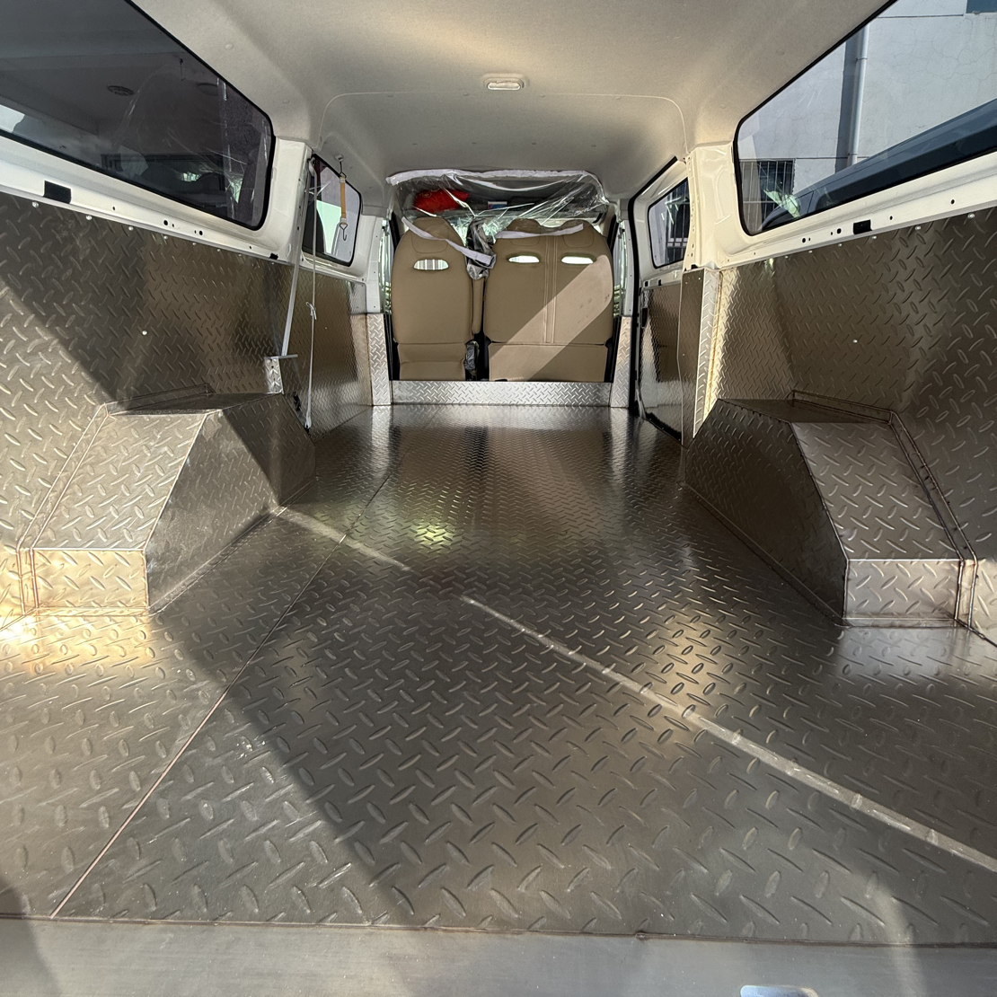 大拿V1客运长轴不锈钢车厢激光满焊防水车厢