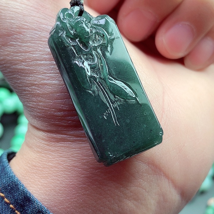 翡翠颈饰未镶嵌吊坠