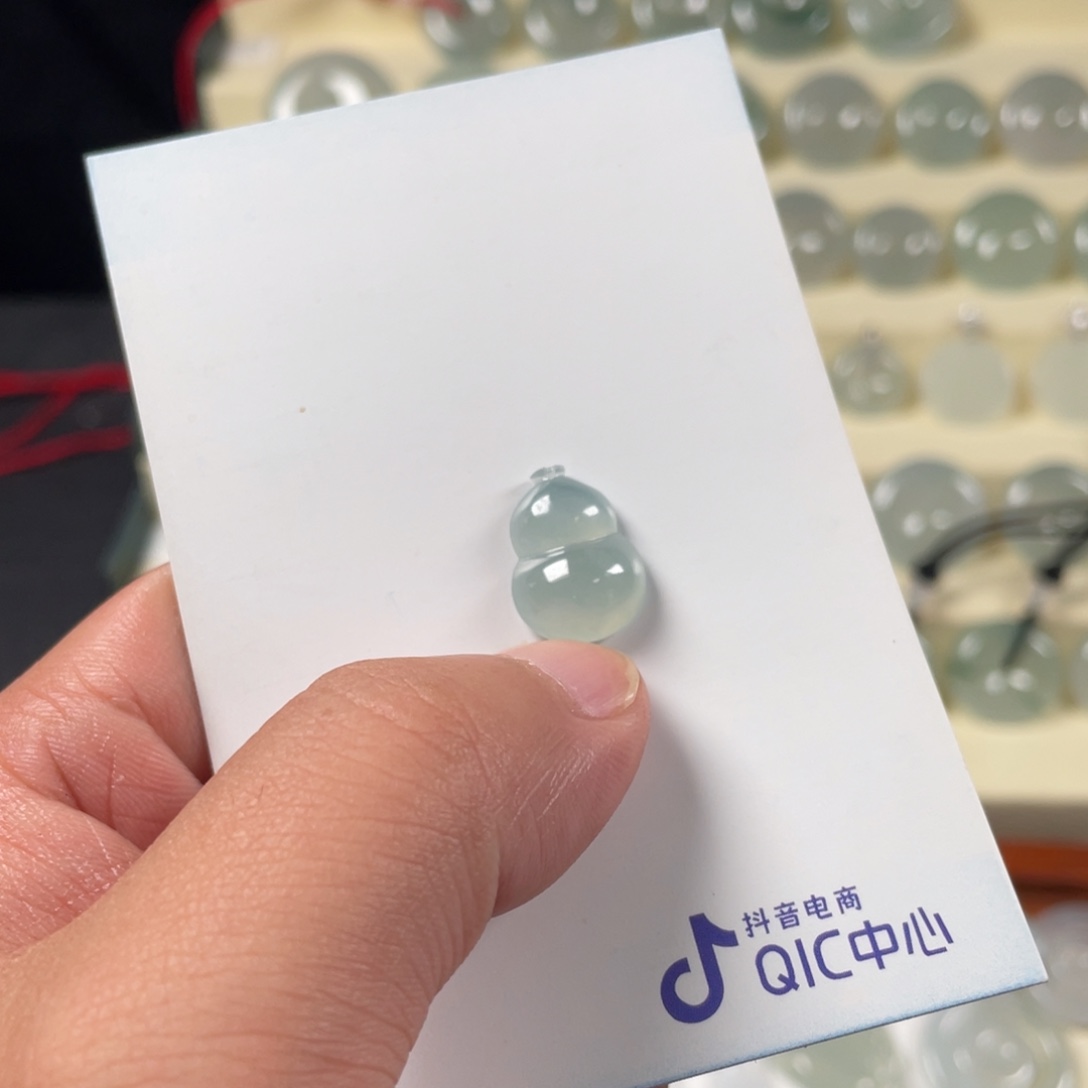 小***曲翡翠未镶嵌颈饰55677888755678