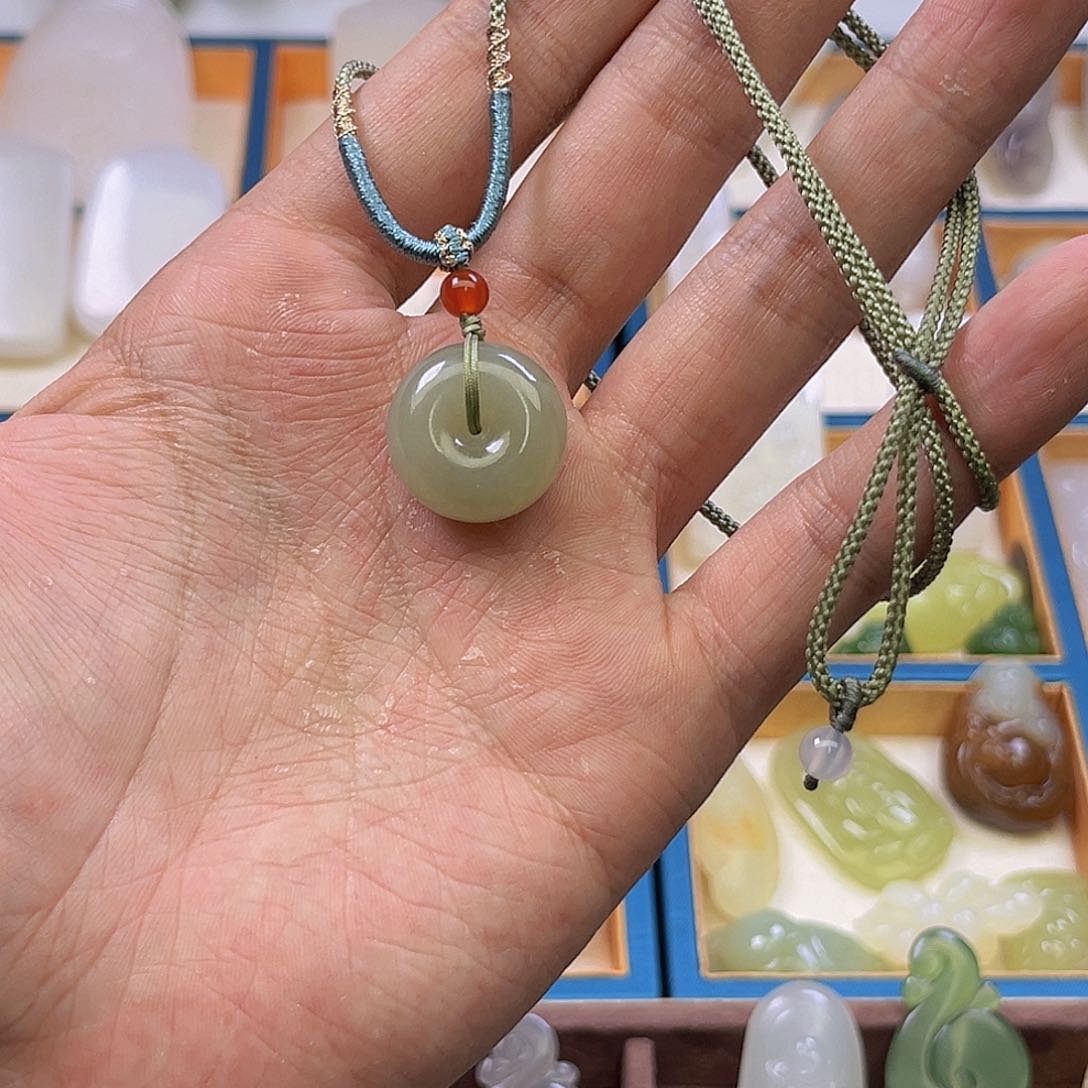 和田玉颈饰未镶嵌