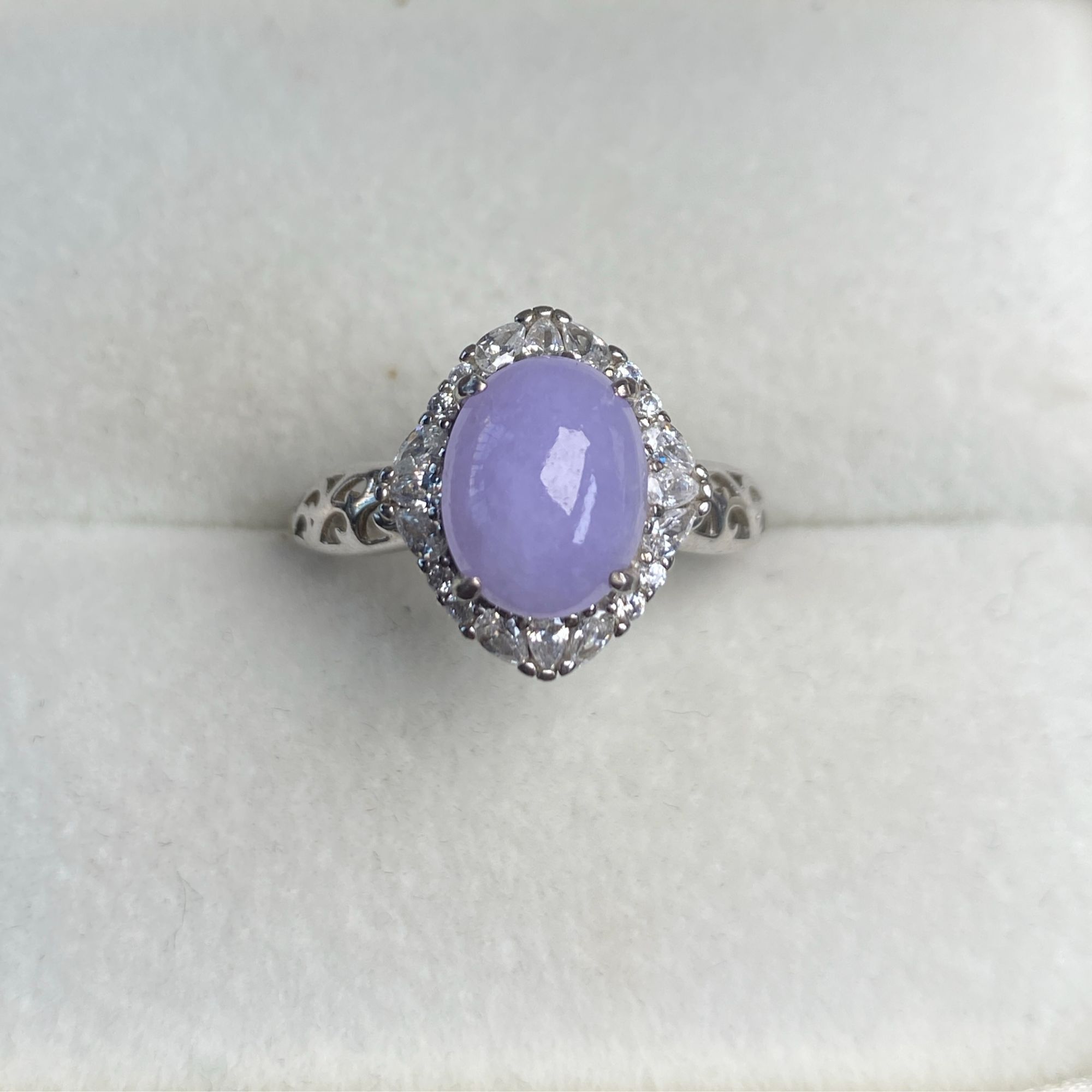 1231（小月源头）糯化种翡翠紫罗兰蛋面戒指干净肉细荧光足