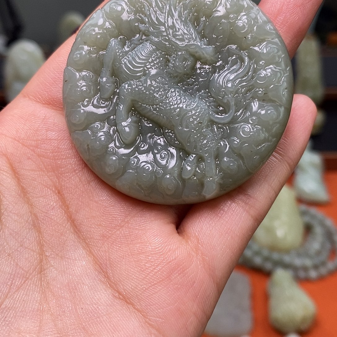 三****颈饰未镶嵌和田玉