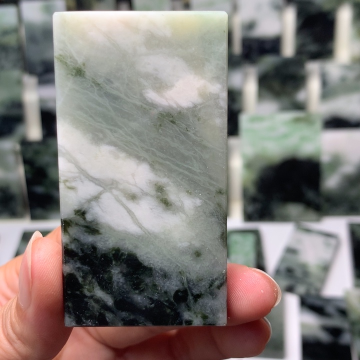 独山玉颈饰未镶嵌