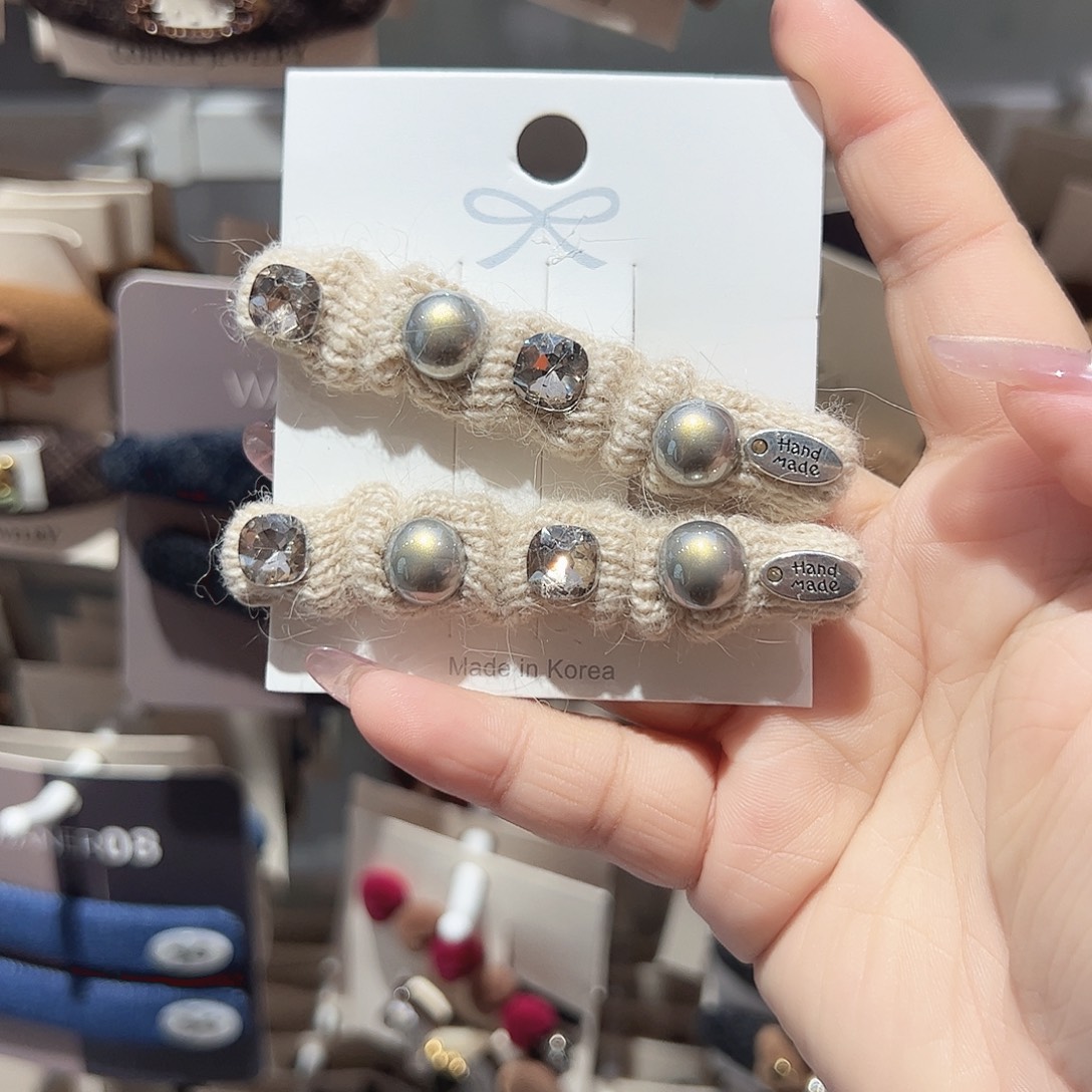 非金属米色珠珠鸭夹一对