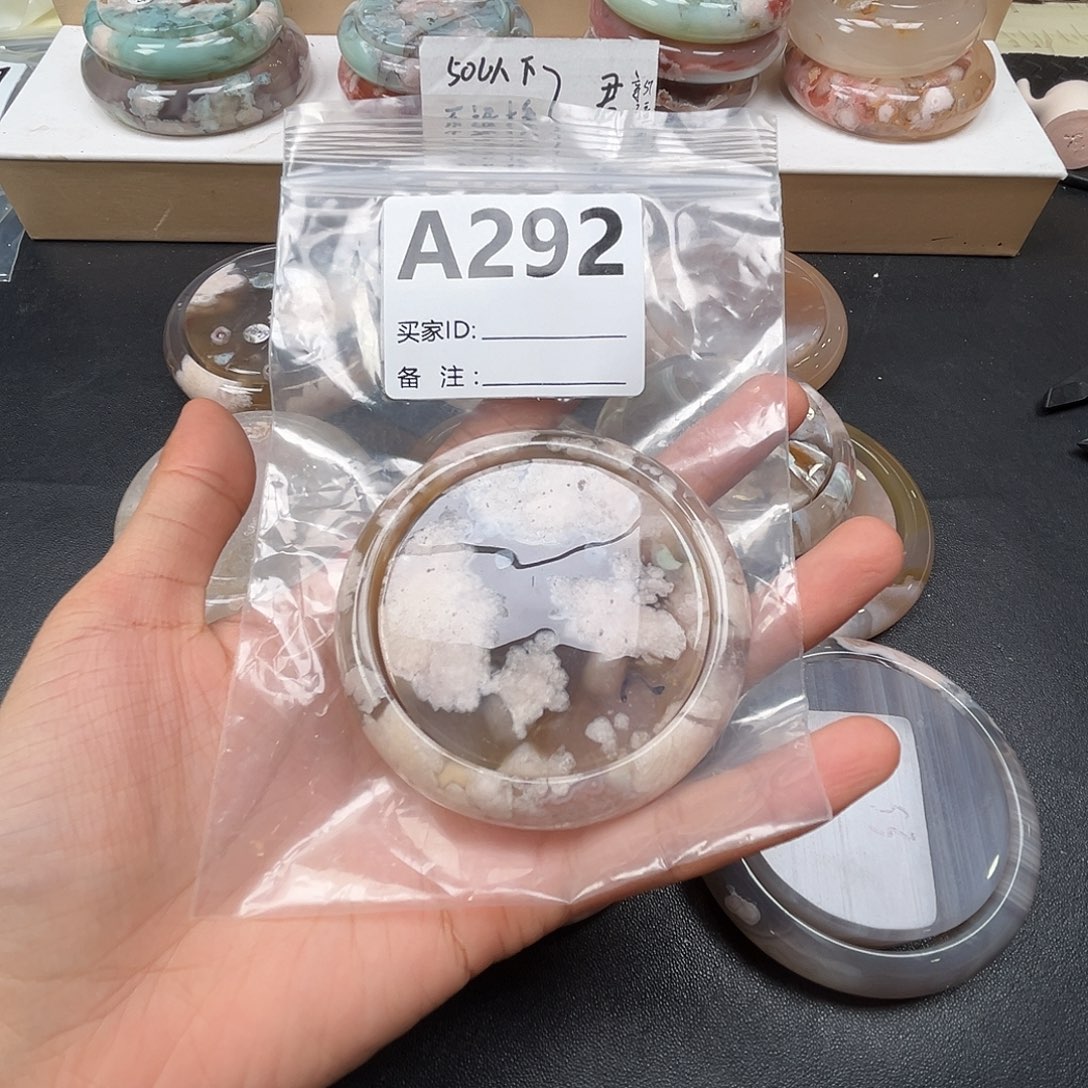 阿***.玛瑙/玉髓手镯合金