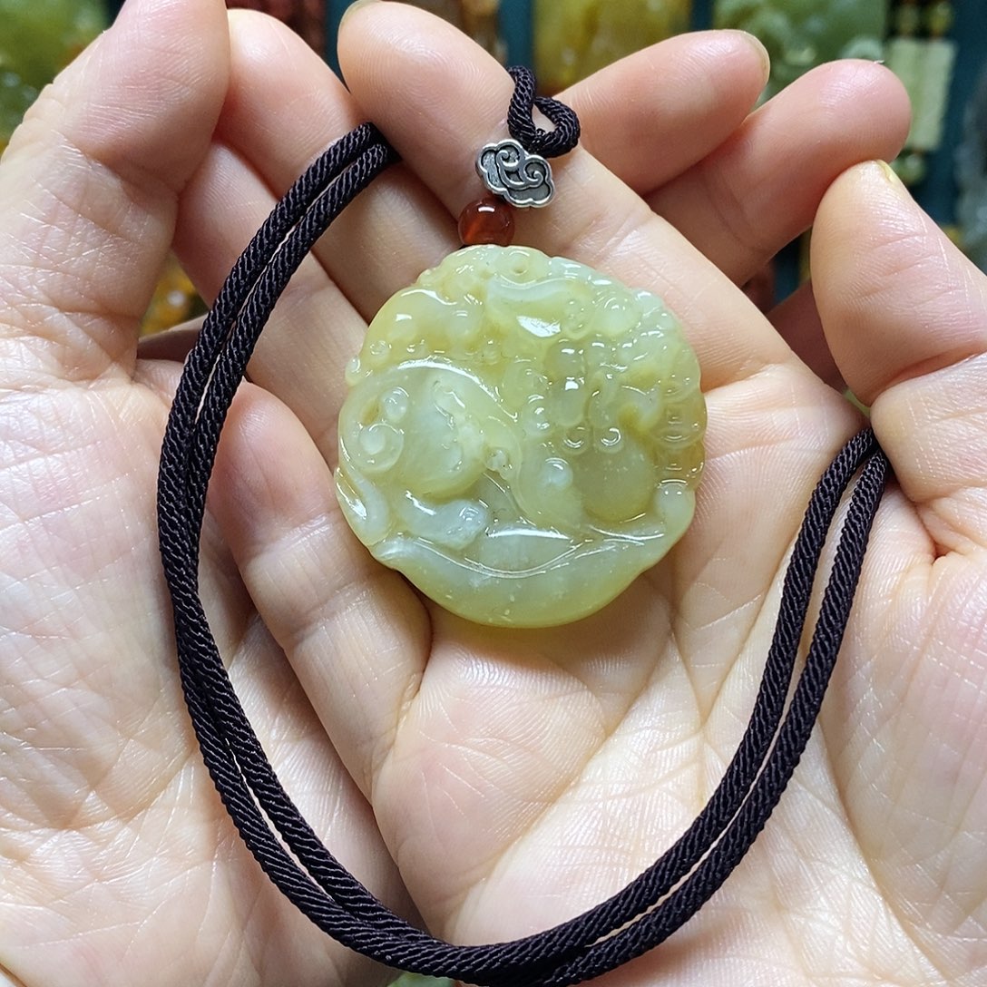 岫玉未镶嵌吊坠(赠链)