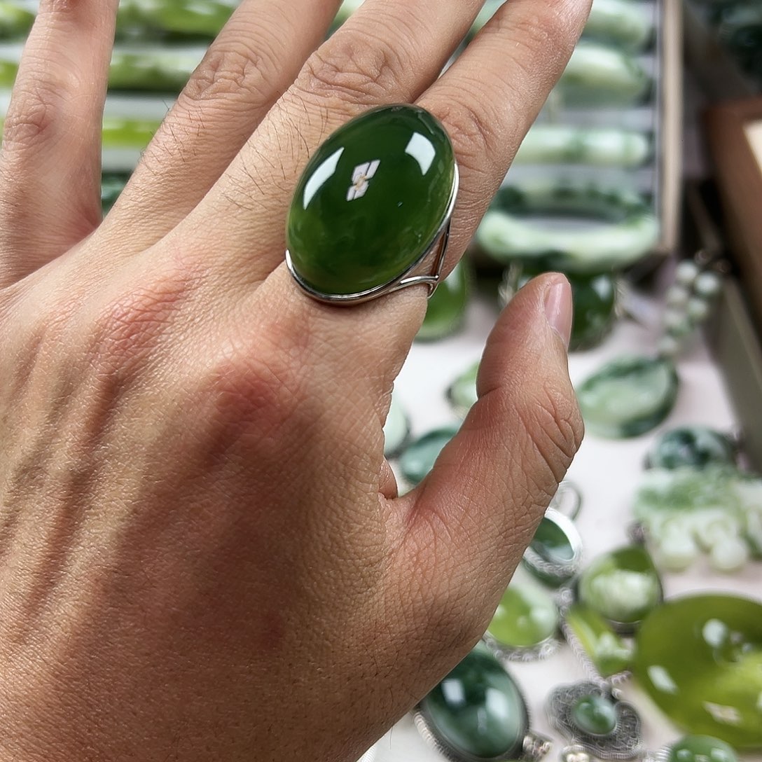 舔***女蛇纹石玉银S925镶嵌戒指