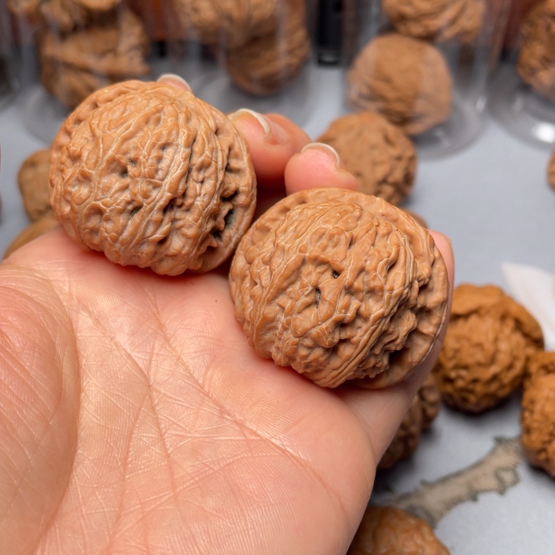 【闪购商品】文玩核桃吊坠球白………