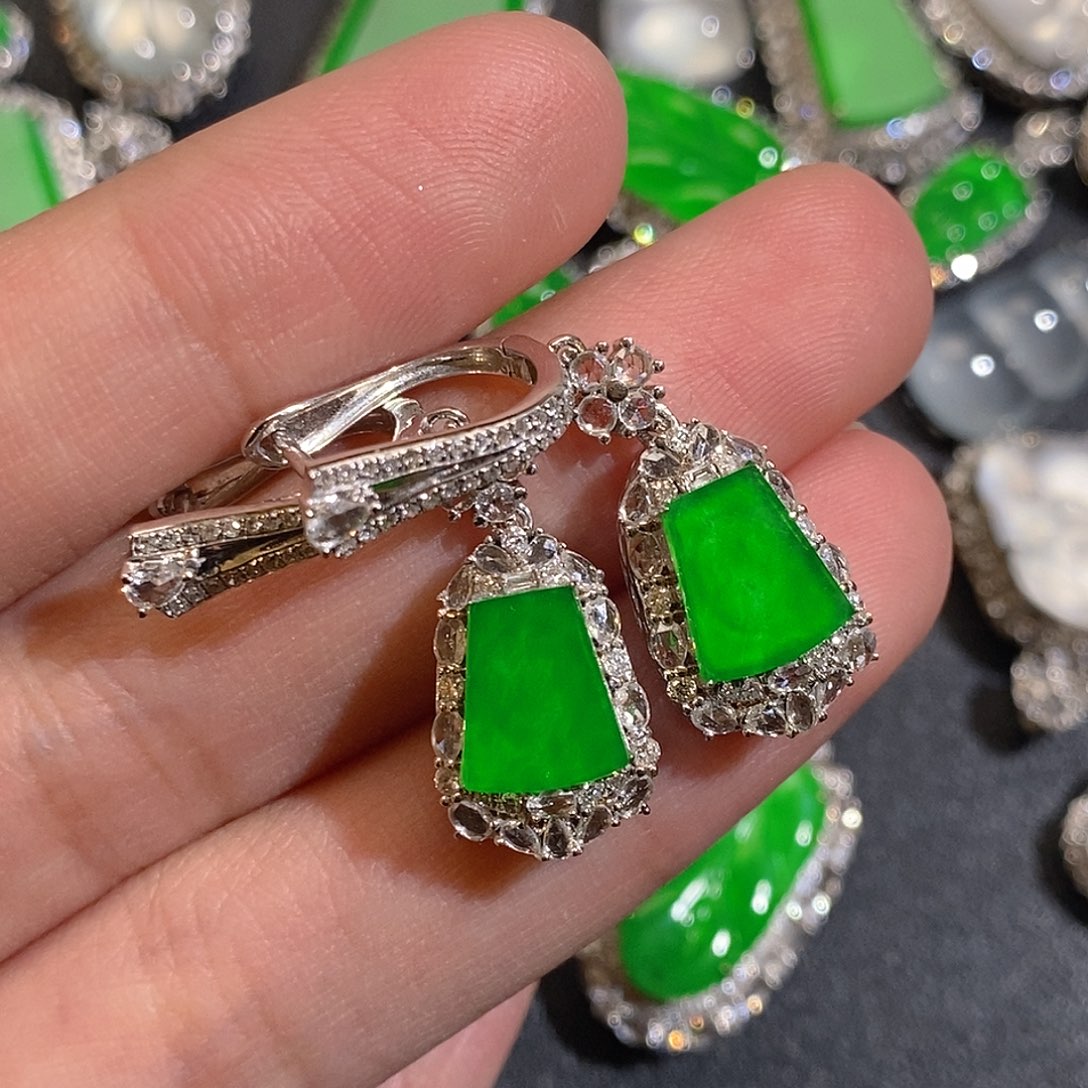 翡翠耳饰18K金镶嵌天然缅甸A货翡翠