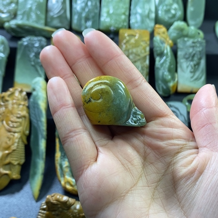 岫岩河磨玉（透闪石质玉）挂件未镶嵌