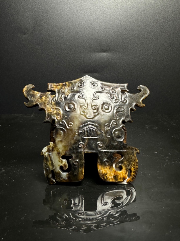 《和田玉兽面佩》旧藏