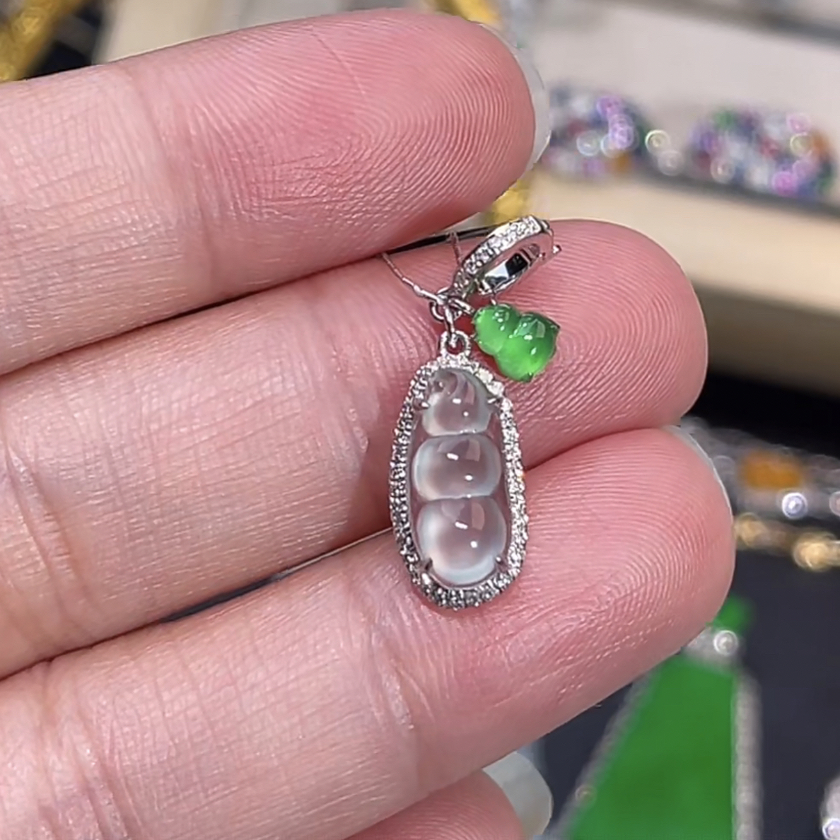 18k金镶嵌翡翠福豆小提溜万能扣吊坠