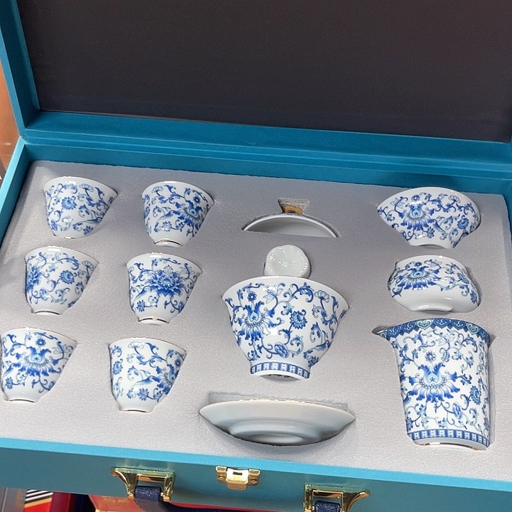 孤品茶具套装等。            