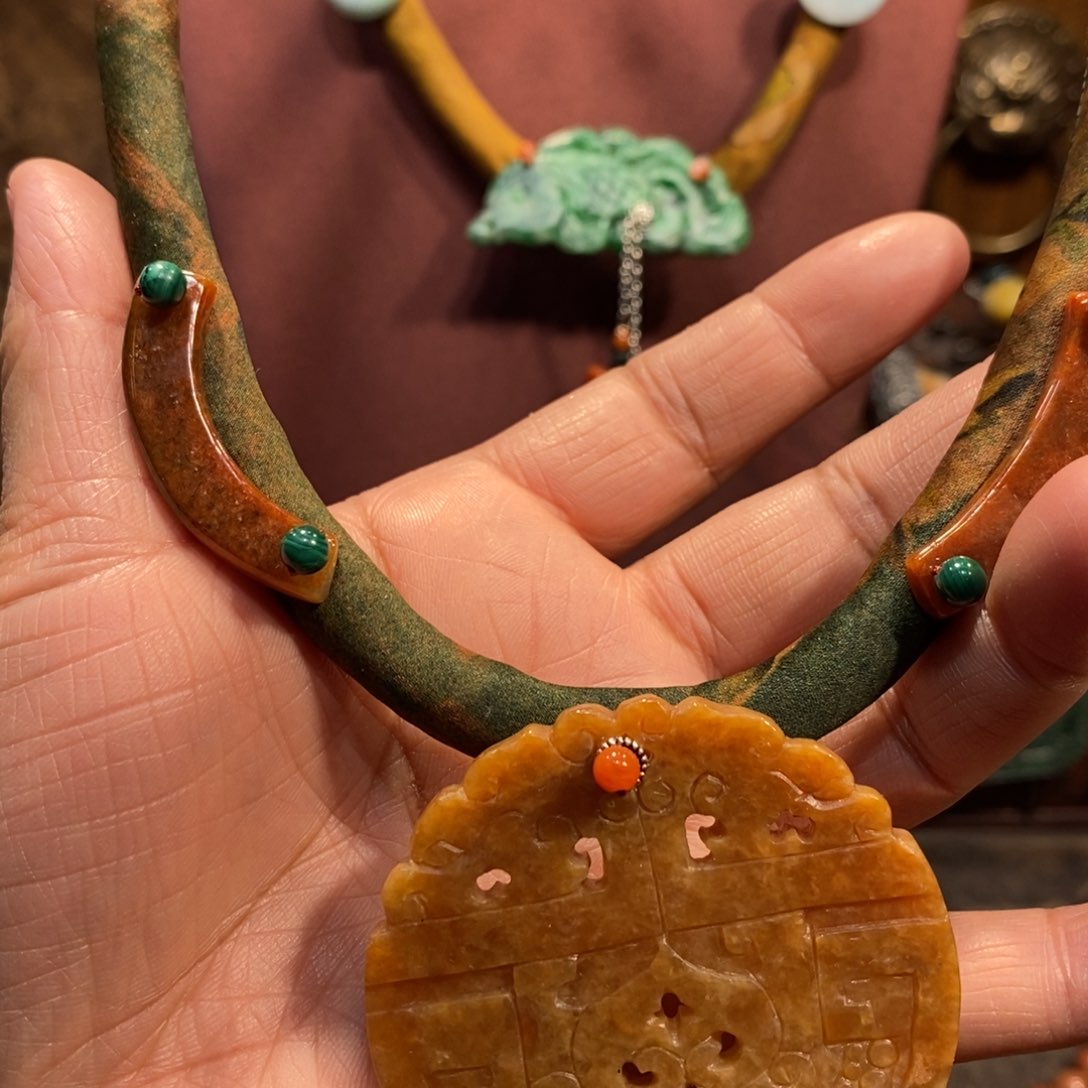 翡翠吊坠(赠链)未镶嵌