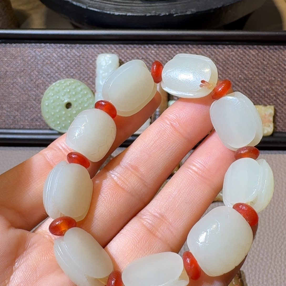 和田玉（糖玉）笔搁未镶嵌小****8