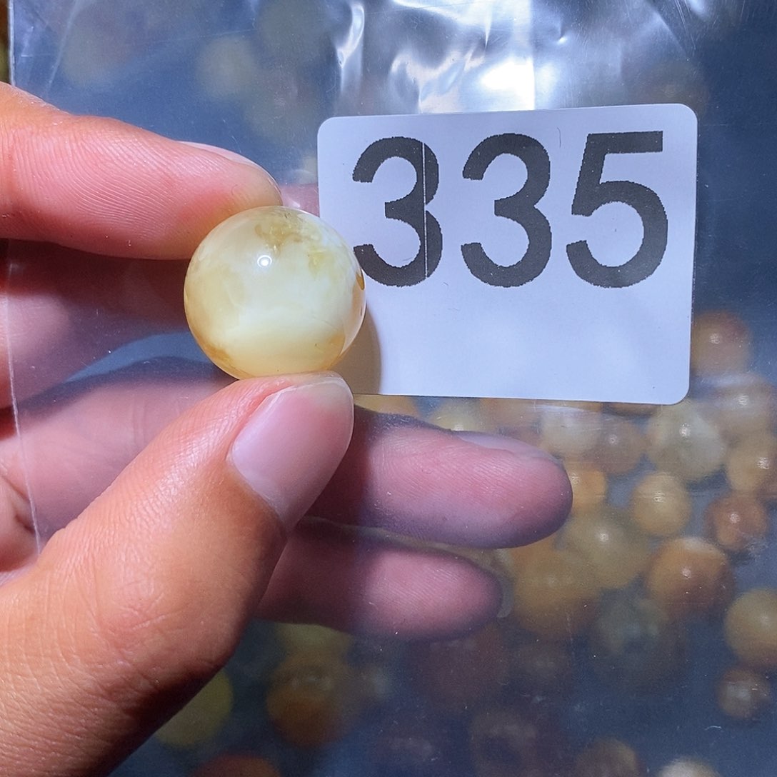 未镶嵌琥珀珠宝奇石