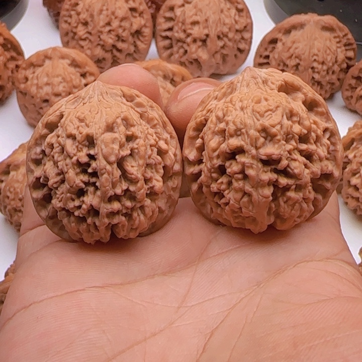 发***啦桃核吊坠满天星狮子头