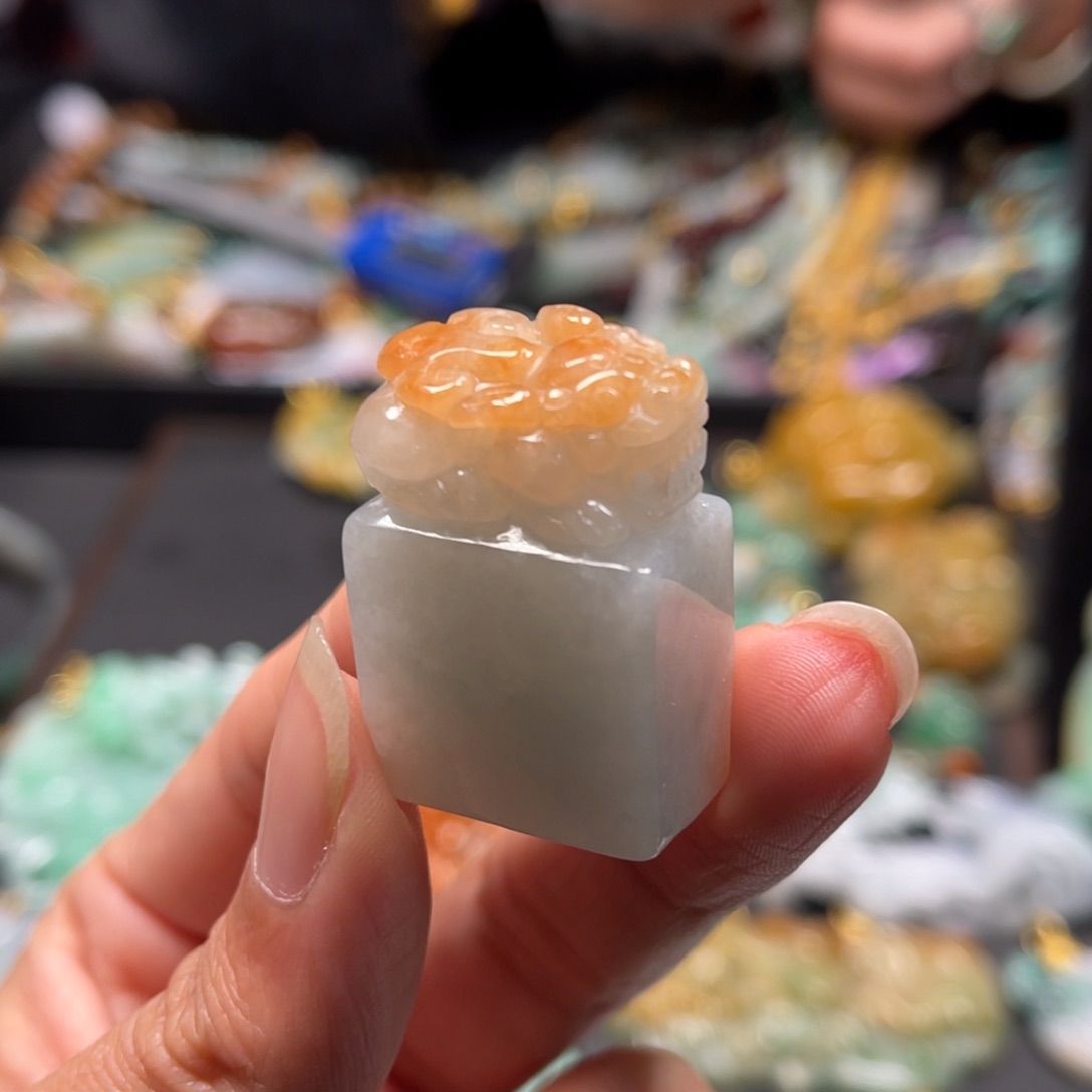 翡翠未镶嵌颈饰ccvvvvvvvbbbbn