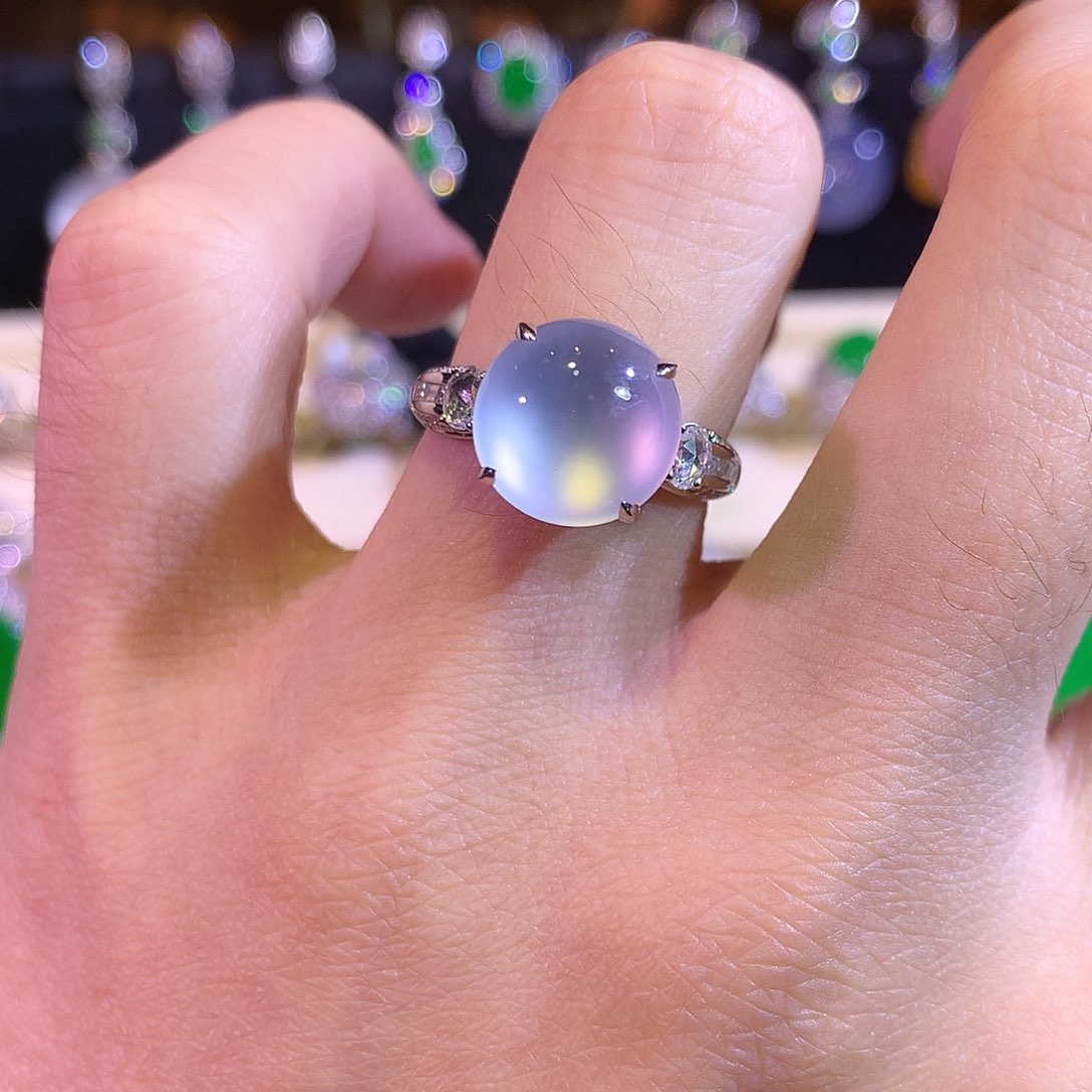 翡翠戒指18K金镶嵌玻璃种简镶蛋面戒指