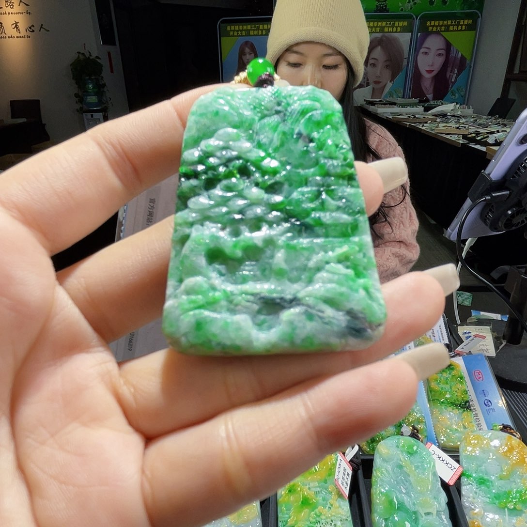 颈饰未镶嵌翡翠一