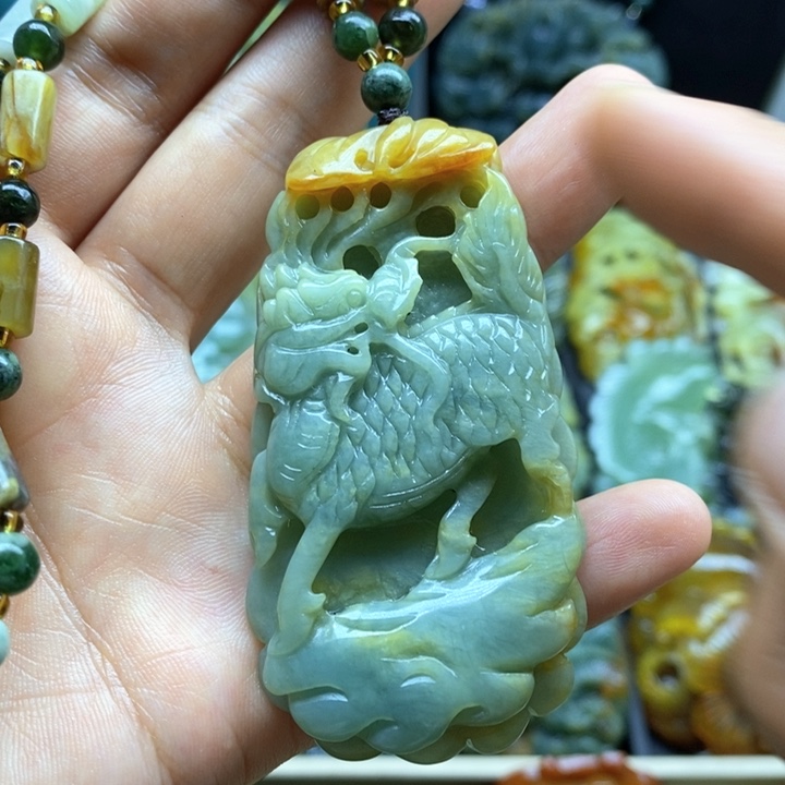 未镶嵌蛇纹石玉挂件