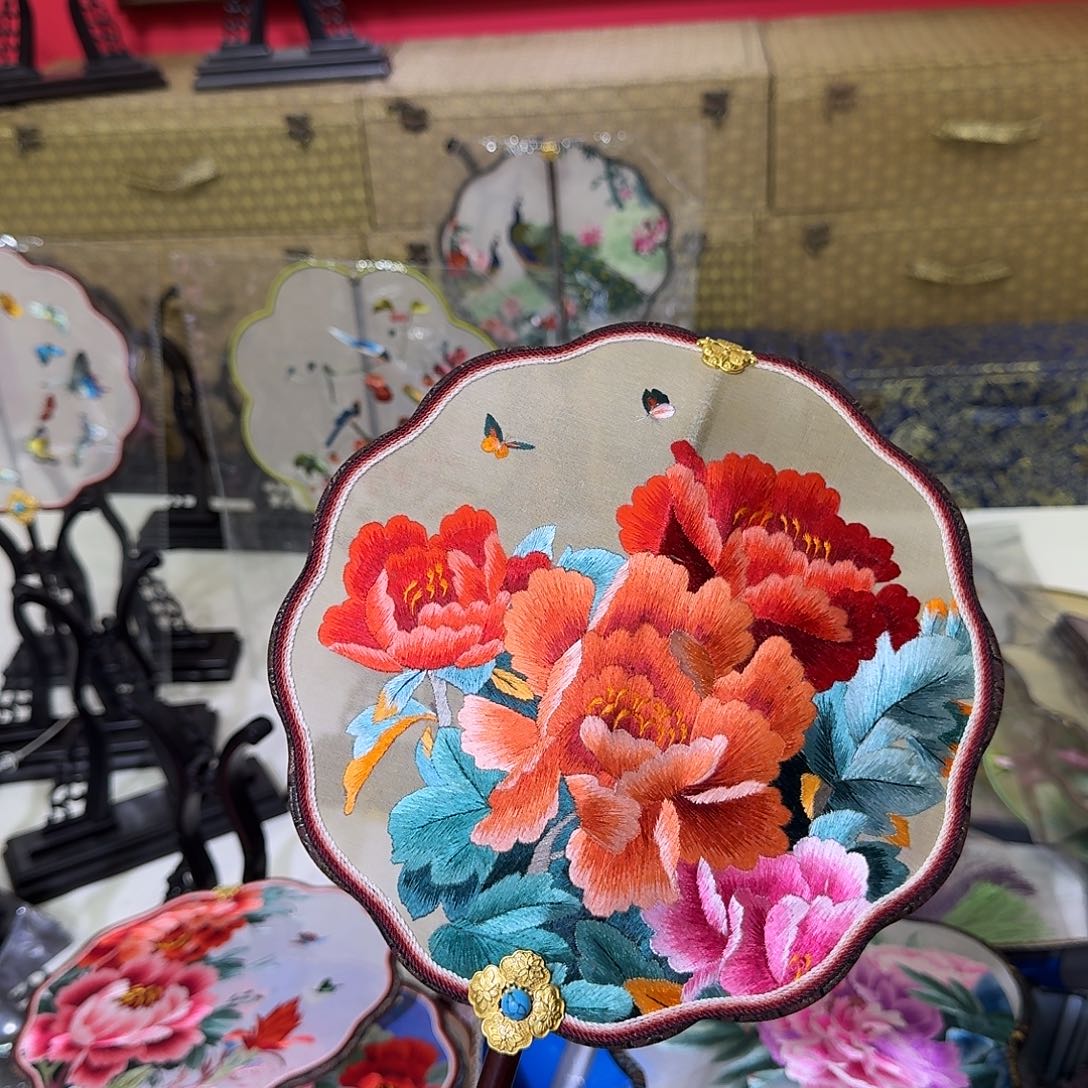 刺绣刺绣团扇 翘头扇