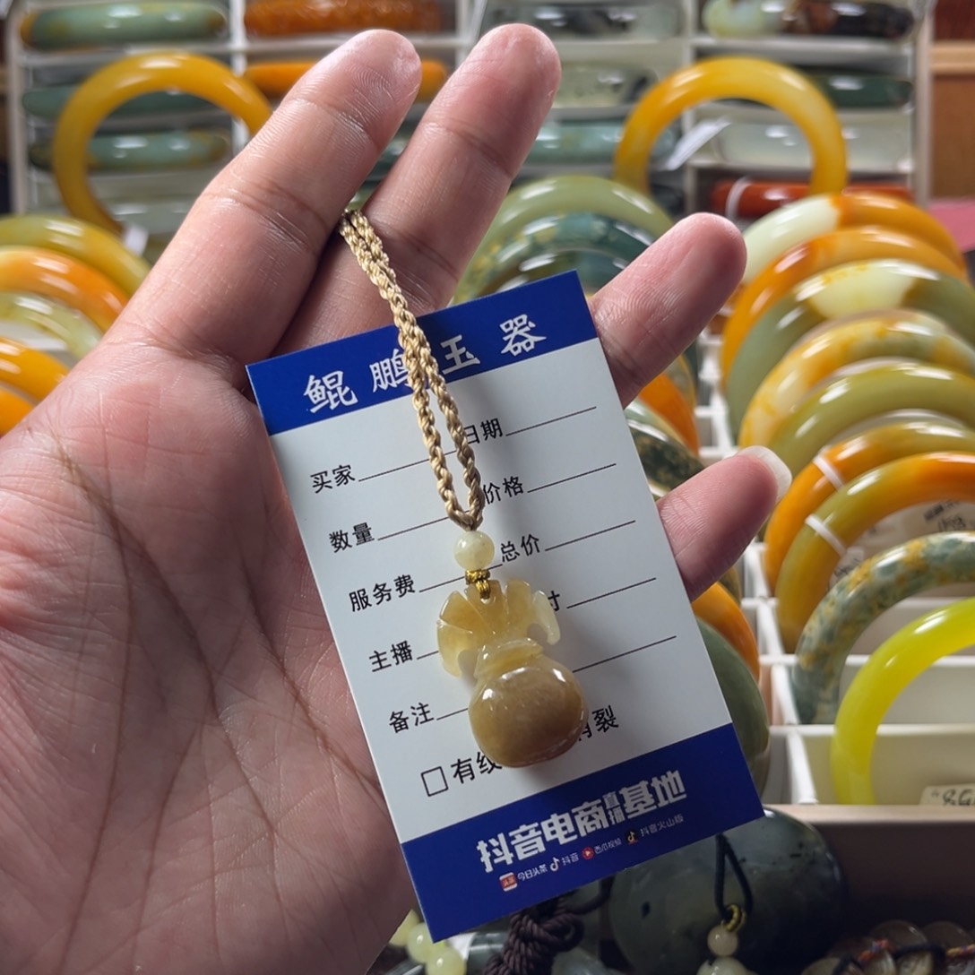 和田玉（糖玉）颈饰未镶嵌