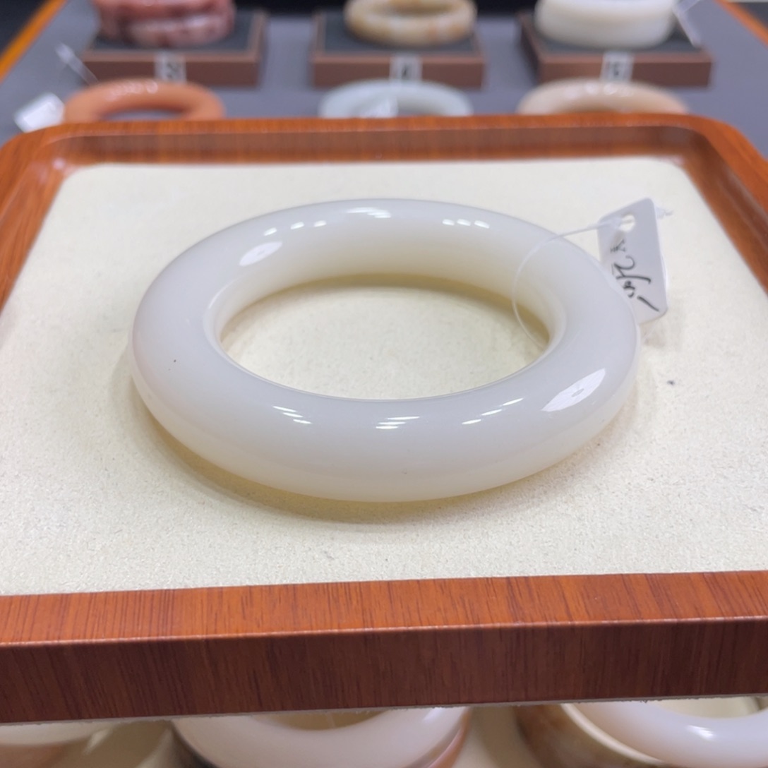 未镶嵌手镯石英质玉温**8