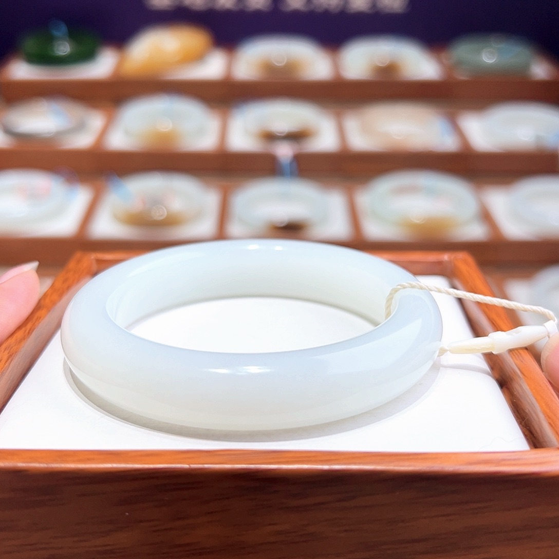 和田玉手镯54/55未镶嵌丽*